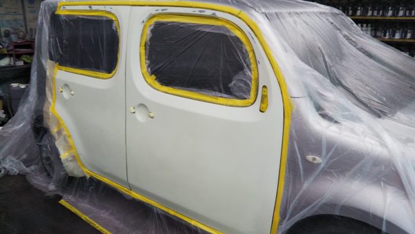 ニッサンリサイクルパーツドア交換 BMWミニ ドアパネル鈑金塗装