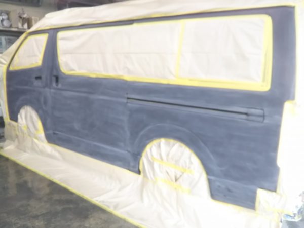 ハイエース200系スライドドアリアフェンダー保険適用鈑金塗装修理
